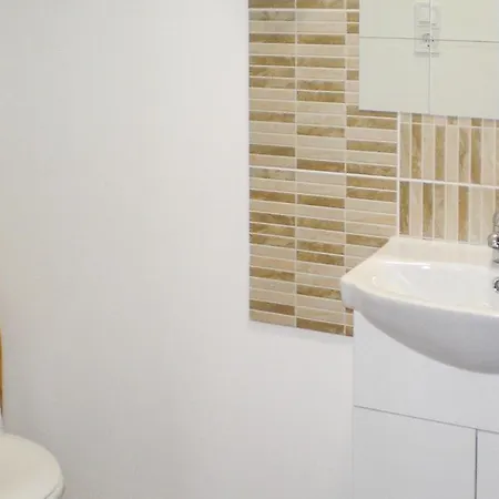Nice In Balatonenred W/ 2 Bedrooms Nyaraló Balatonendréd