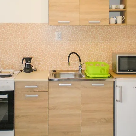 Nice In Balatonenred W/ 2 Bedrooms Nyaraló